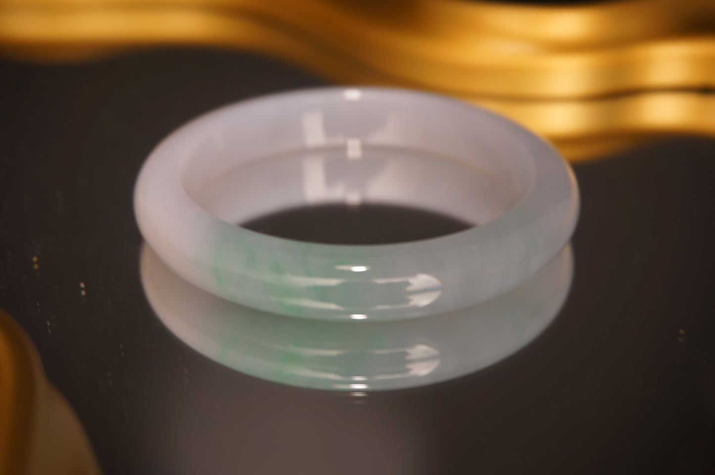 Classic Purity Bangle 白底青翡翠手镯