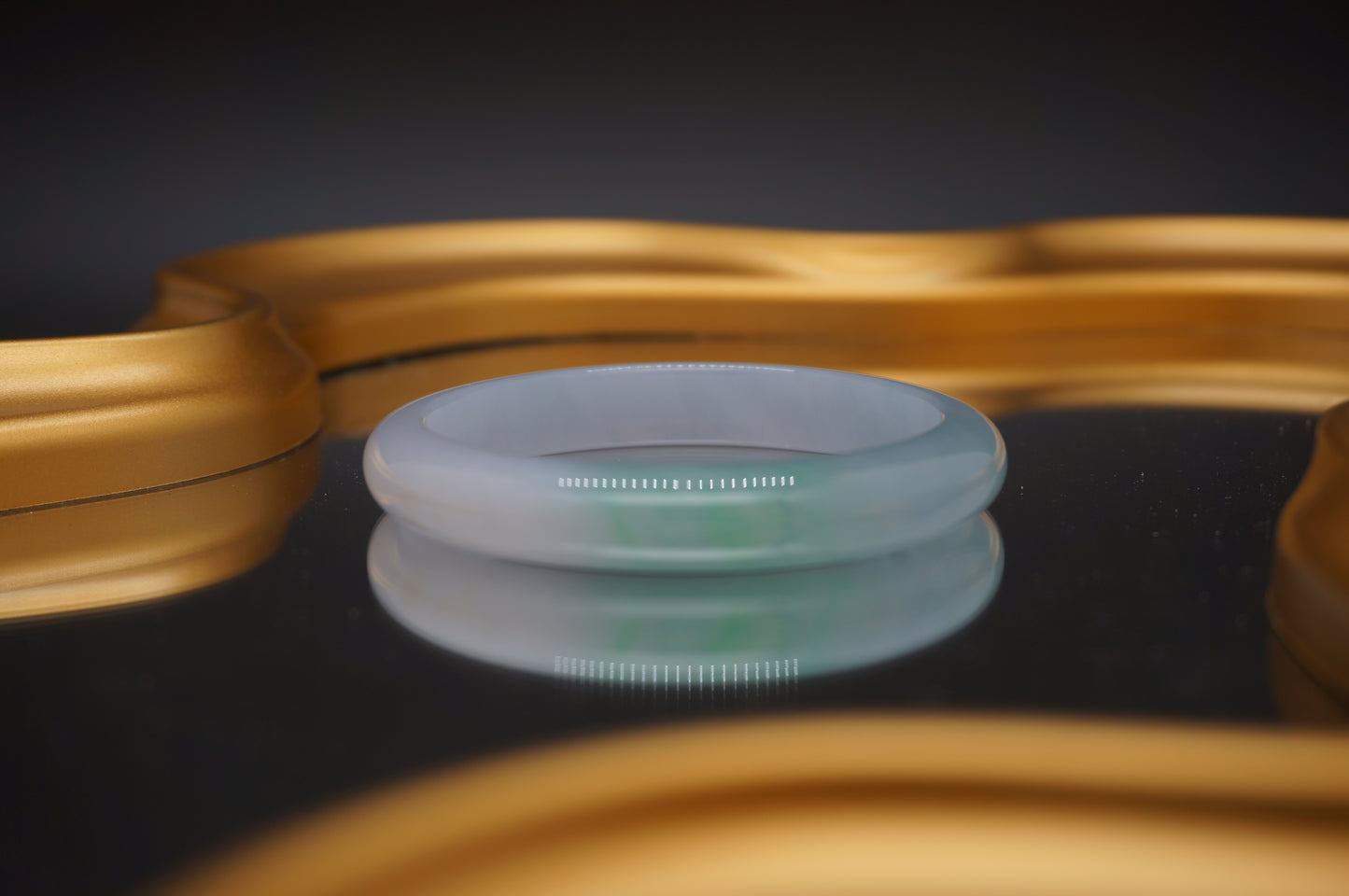Classic Purity Bangle 白底青翡翠手镯