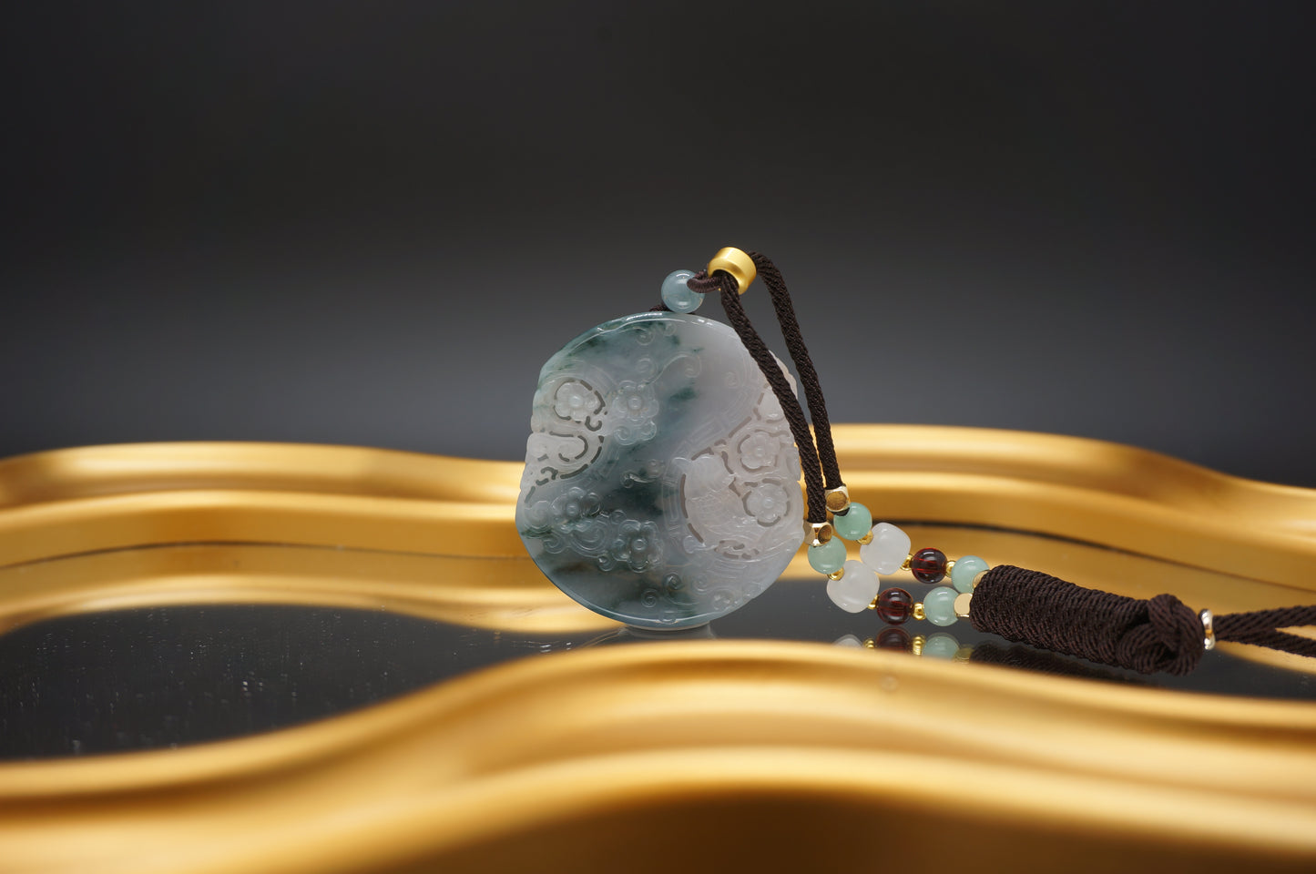 Song of Blossoms and Stream Antique Style Pendant 花溪吟仿古牌