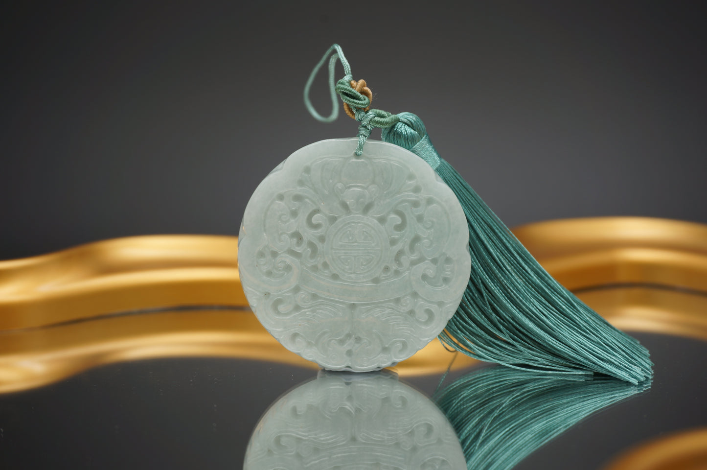Apple Green Antique-style Round Pendant 苹果绿仿古圆牌