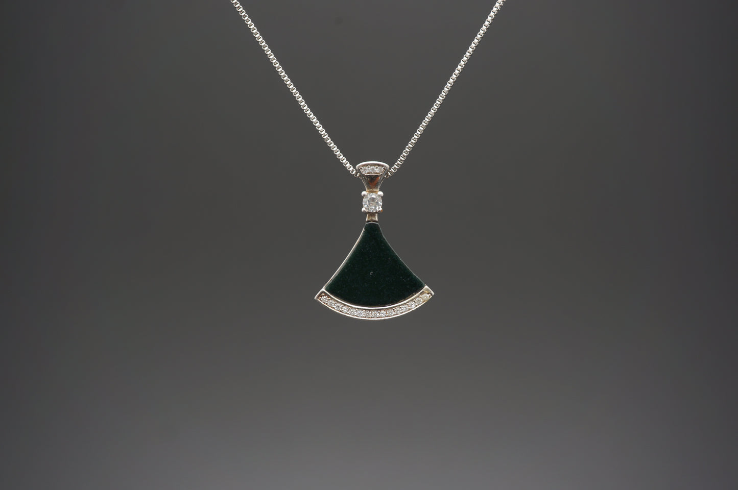 Jade Fanlight Pendant 翡翠扇影项链