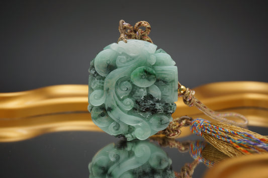 Spicy Green Antique-style Phoenix Pendant 辣绿仿古凤牌