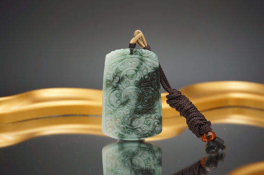 Vivid Green Antique-style Pendant 辣绿仿古牌