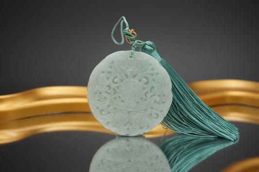 Apple Green Antique-style Round Pendant 苹果绿仿古圆牌